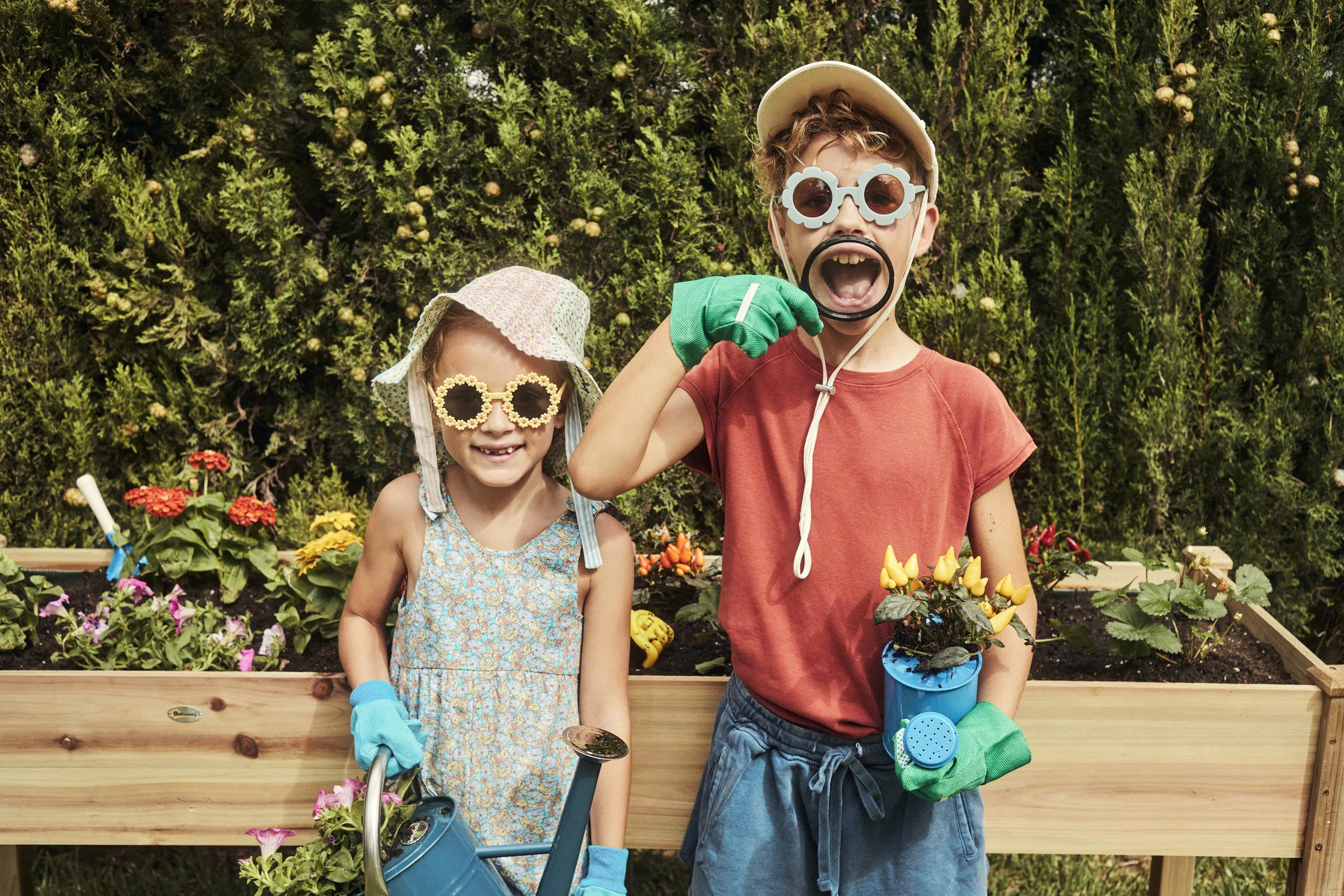 Kidsdom mở ra không gian khám phá bất tận, nơi mỗi ngày của các vị khách nhí đều tràn ngập niềm vui. Tại đây, trẻ được tự do phát triển tư duy và sự khéo léo qua các hoạt động thủ công sáng tạo như vẽ tranh, làm đèn lồng, hay thử thách bản thân với lego, cờ vua và tương tác trên PlayStation. Thiết kế linh hoạt cho nhiều độ tuổi, Kidsdom là mảnh ghép hoàn hảo tạo nên những ký ức tuổi thơ rực rỡ trong chuyến nghỉ dưỡng của gia đình.